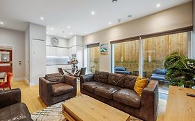 Large Modern One Bedroom Apartment